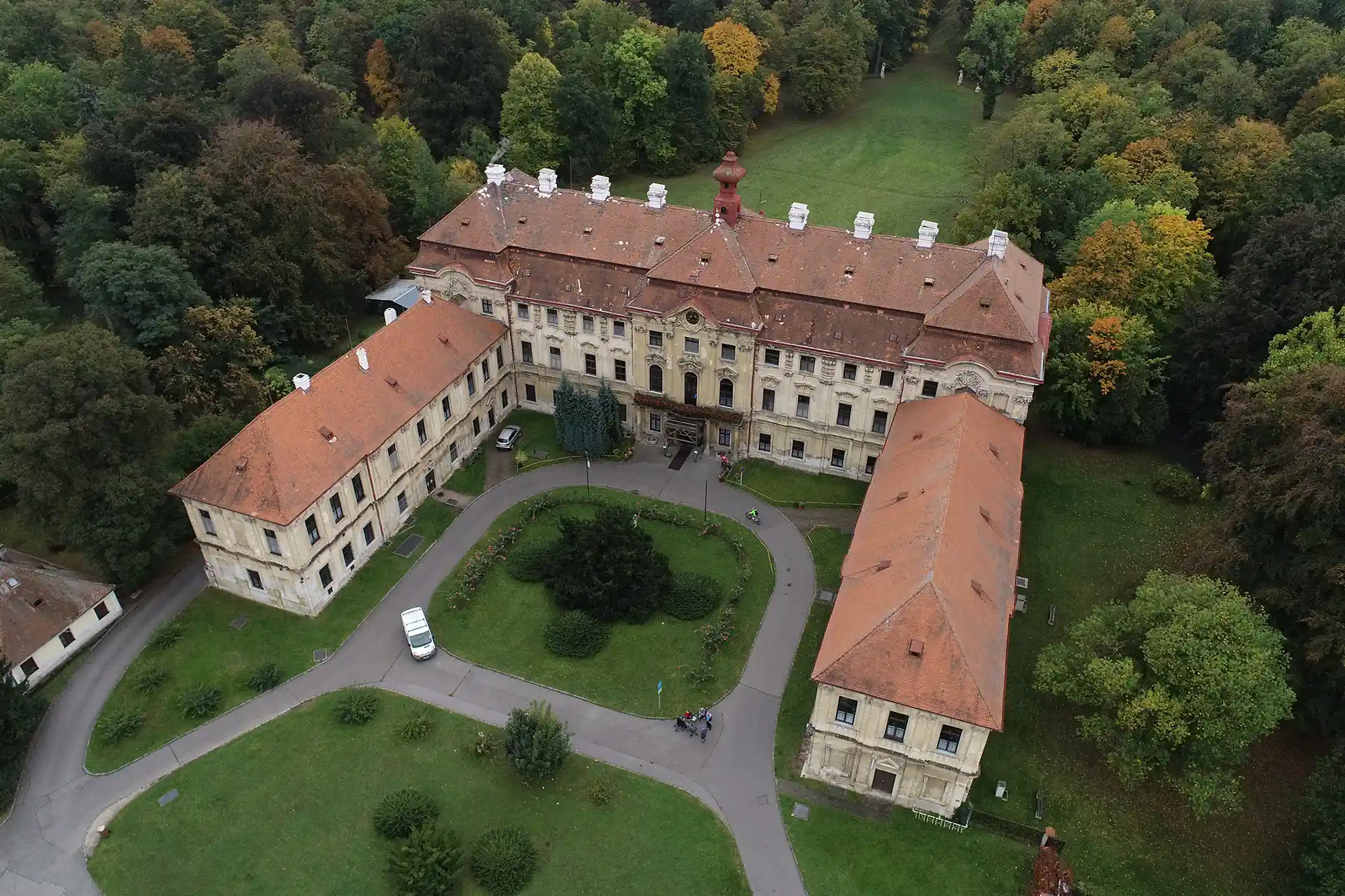 Zámek Měšice — galerie 1